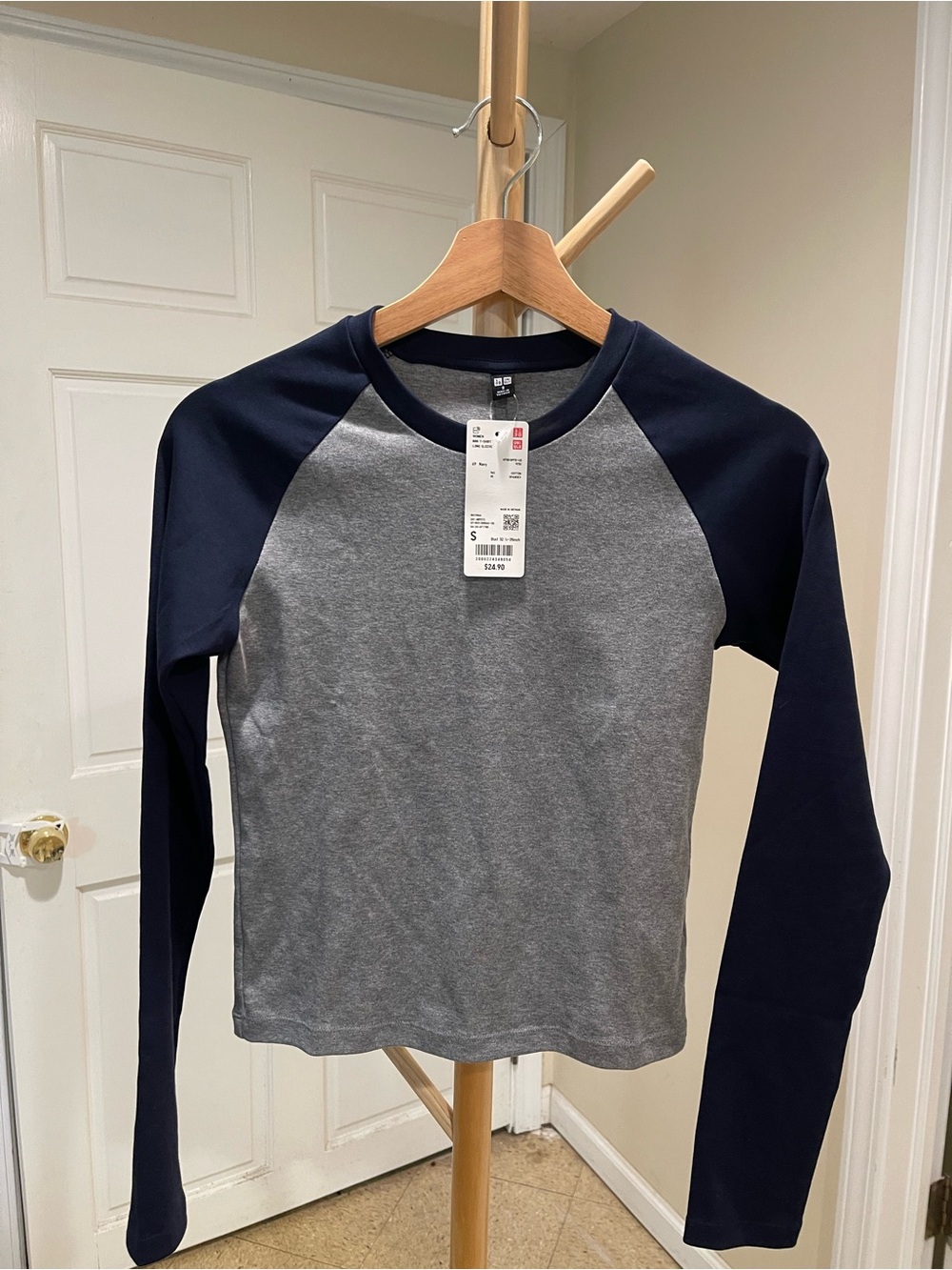 UNIQLO Long-Sleeve Raglan Shirt in Gray and Navy